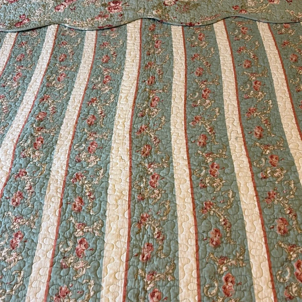 Reversible King Quilt Like New: Light Teal Floral & Stripe Reversible Quilt